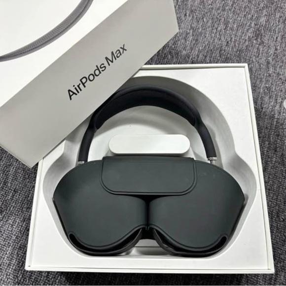 Airpod Max 'Midnight' with SmartCase - Picture 4 of 6